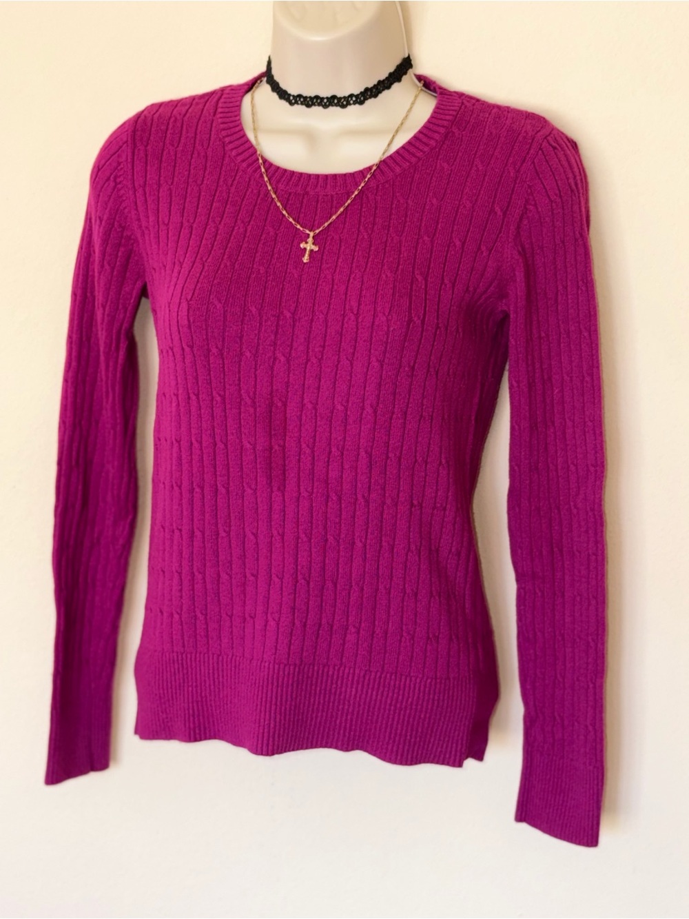 Versona Cable-Knit Crewneck Sweater - Fuchsia Pink - Picture 8 of 9
